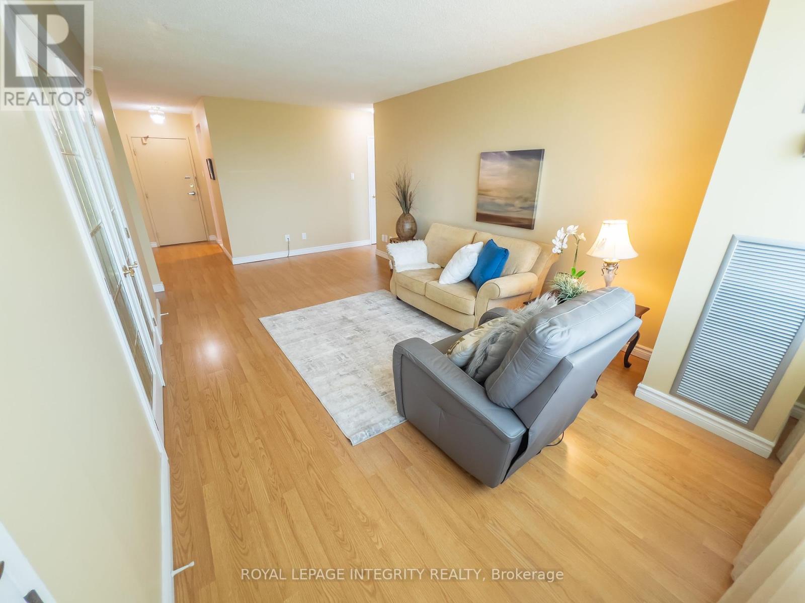 1008 - 555 Brittany Drive, Ottawa, Ontario  K1K 4C5 - Photo 13 - X12427059