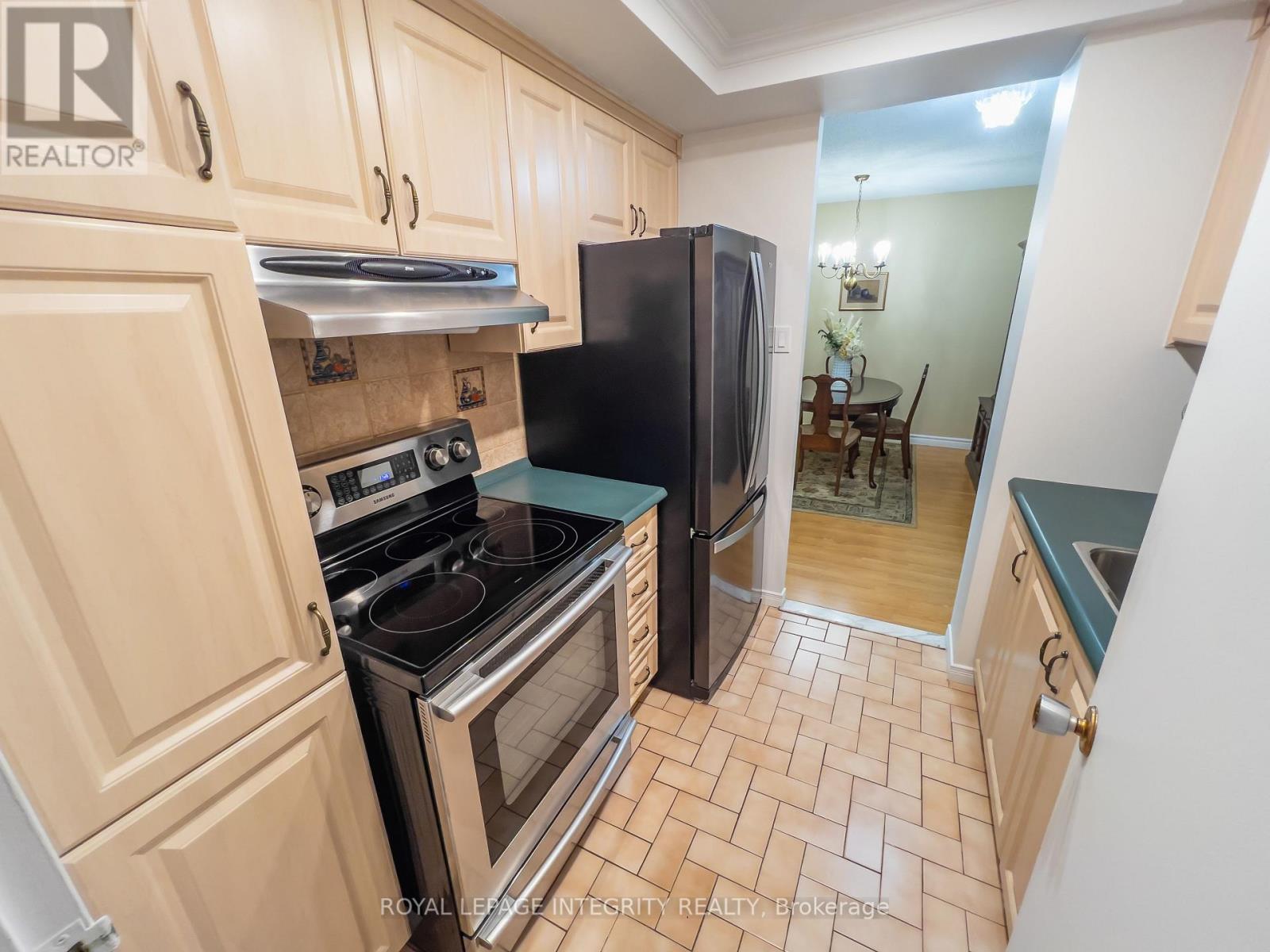 1008 - 555 Brittany Drive, Ottawa, Ontario  K1K 4C5 - Photo 8 - X12427059