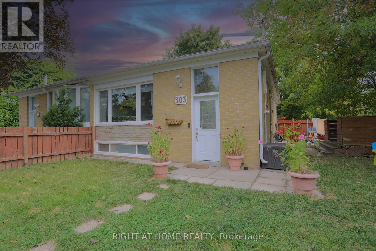 303 BLUE GRASS BOULEVARD, Richmond Hill, Ontario