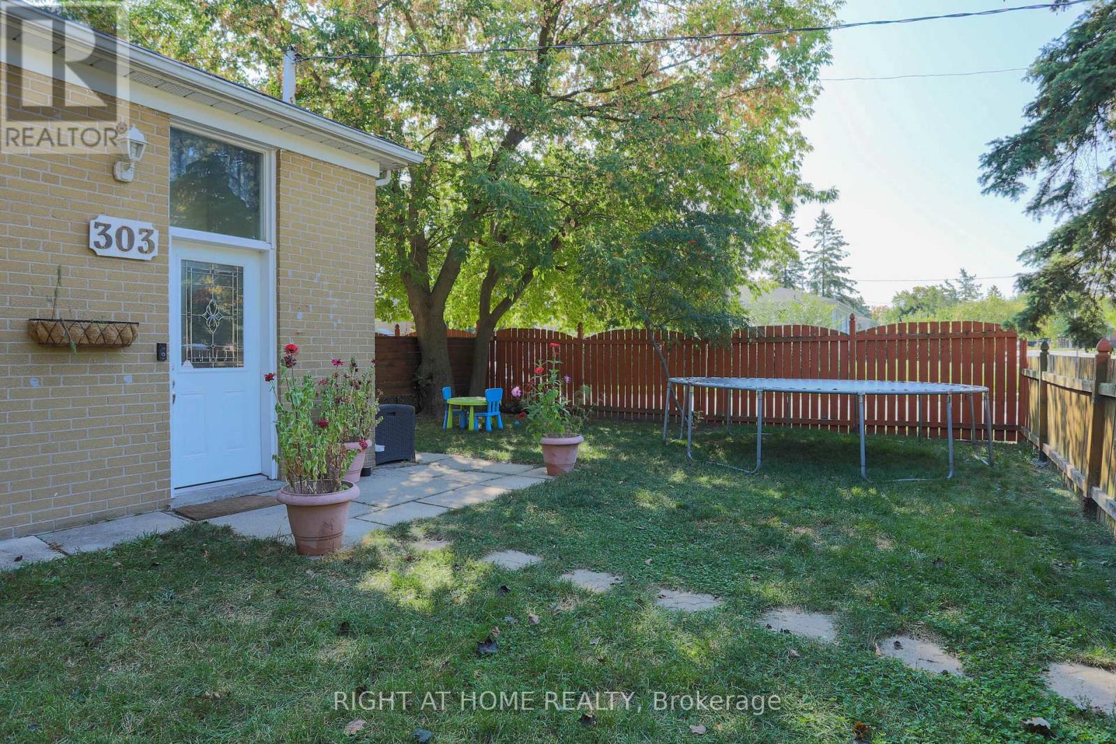 303 Blue Grass Boulevard, Richmond Hill, Ontario  L4C 3H3 - Photo 42 - N12413156