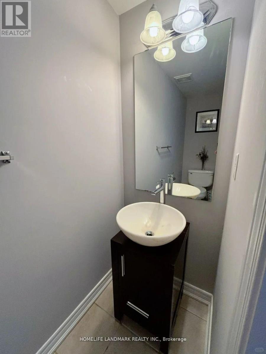 6 Latitude Lane, Whitchurch-Stouffville, Ontario  L4A 0T1 - Photo 4 - N12427802