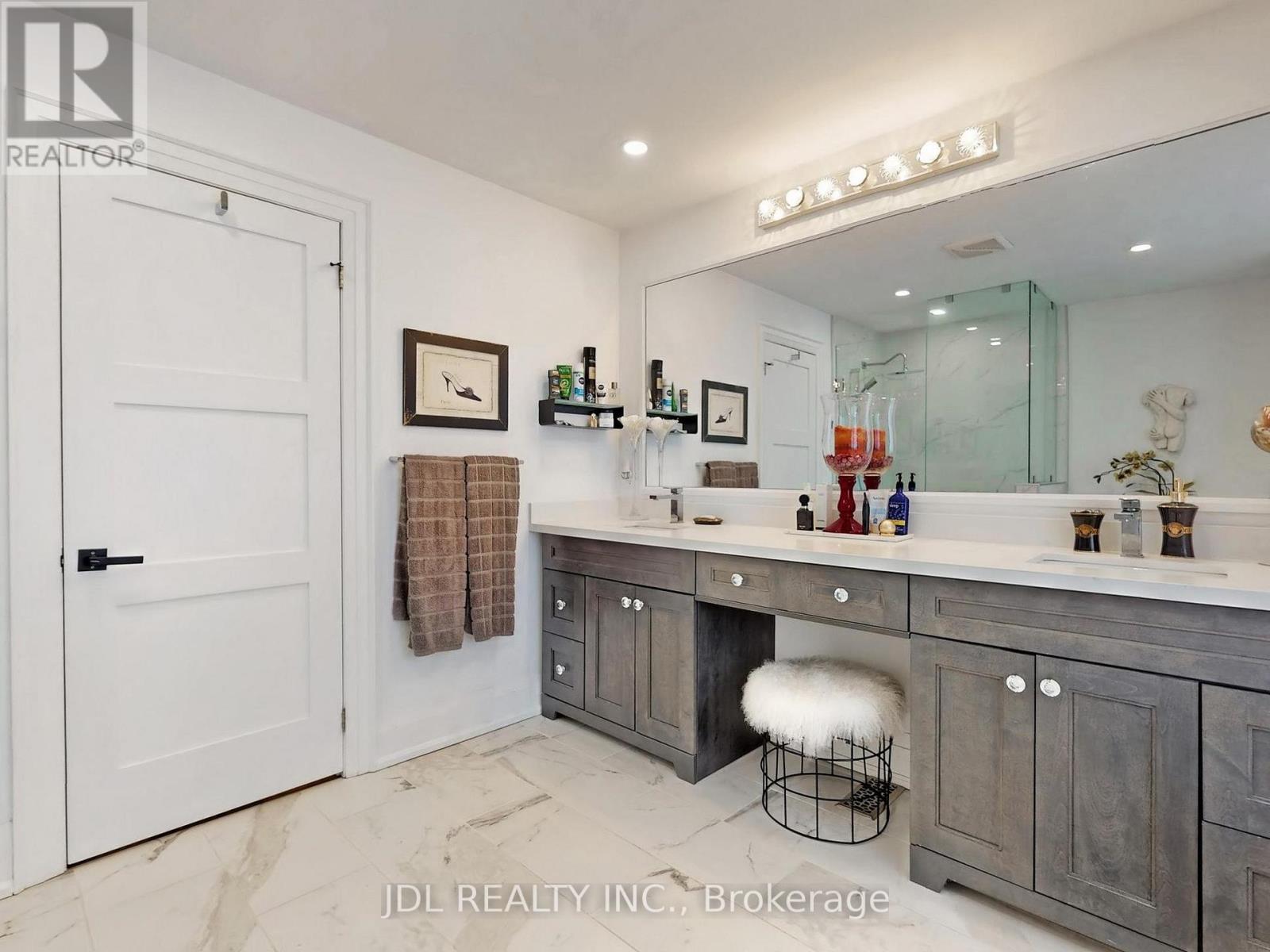 11 Hedge Road, Georgina, Ontario  L0E 1R0 - Photo 21 - N12427812