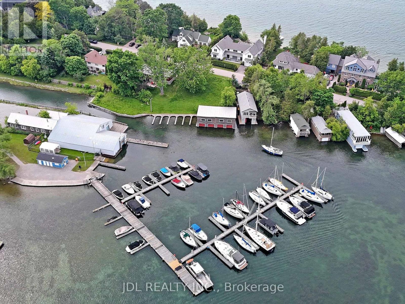 11 Hedge Road, Georgina, Ontario  L0E 1R0 - Photo 4 - N12427812