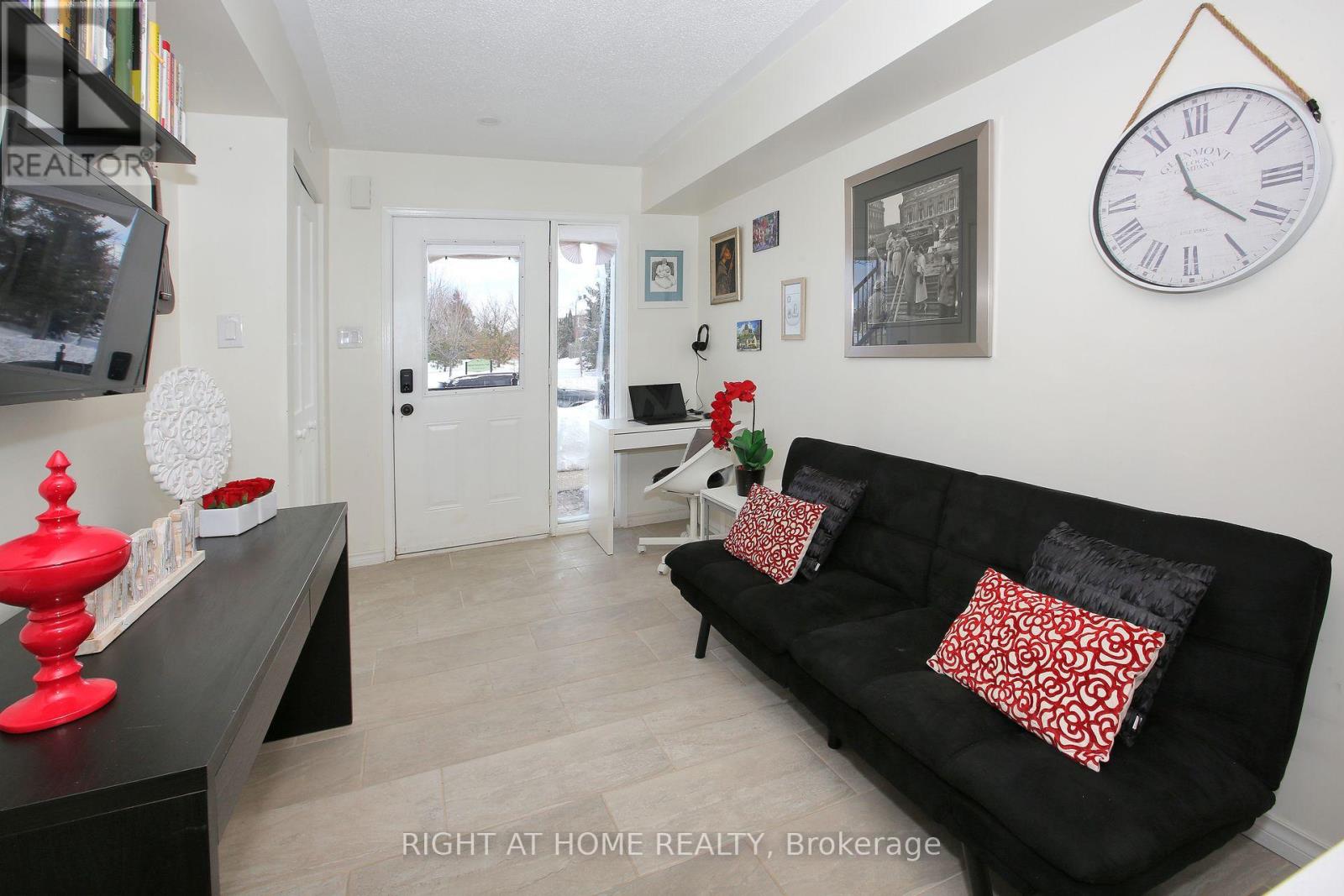 92 - 150 Chancery Road, Markham, Ontario  L6E 0B9 - Photo 3 - N12427814