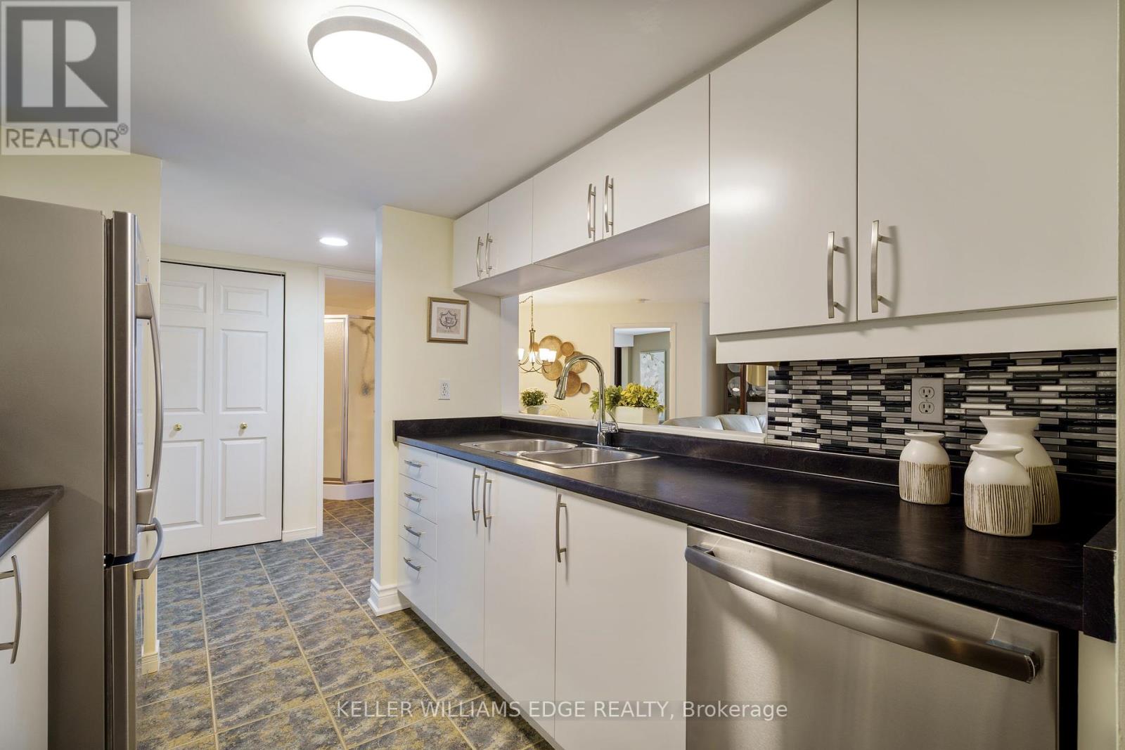 A304 - 216 Plains Road W, Burlington, Ontario  L7T 4K8 - Photo 8 - W12427813