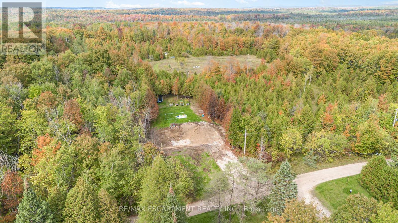 135 Sir Williams Lane, Grey Highlands, Ontario  N0C 1E0 - Photo 14 - X12427804