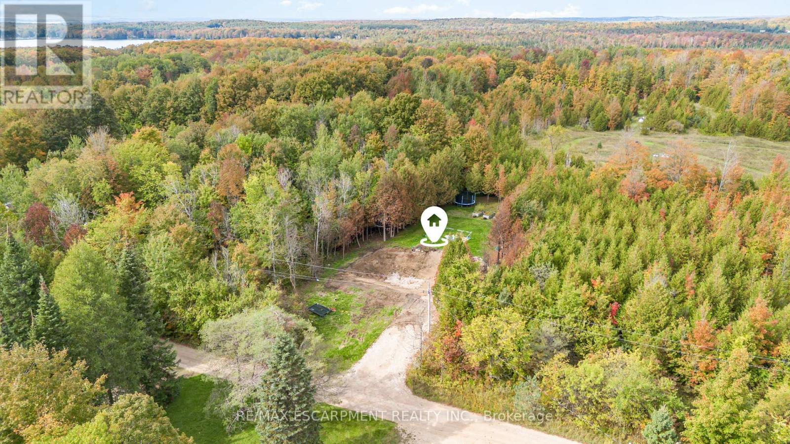 135 Sir Williams Lane, Grey Highlands, Ontario  N0C 1E0 - Photo 2 - X12427804