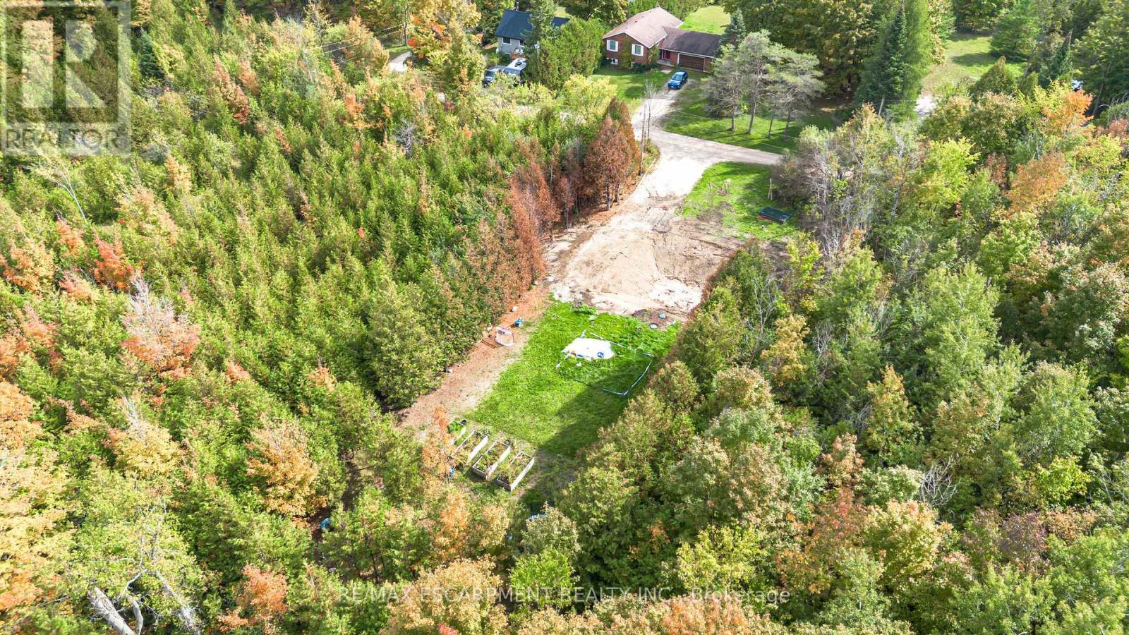 135 Sir Williams Lane, Grey Highlands, Ontario  N0C 1E0 - Photo 5 - X12427804