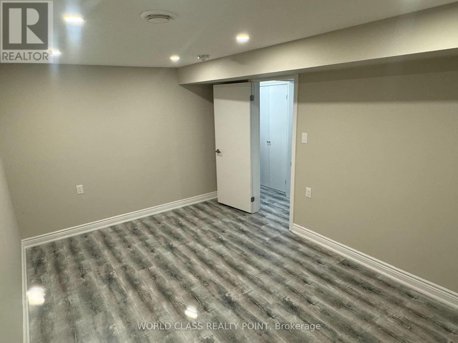 Bsmt - 2232 Sandringham Drive, Burlington, Ontario  L7P 1T9 - Photo 2 - W12427806
