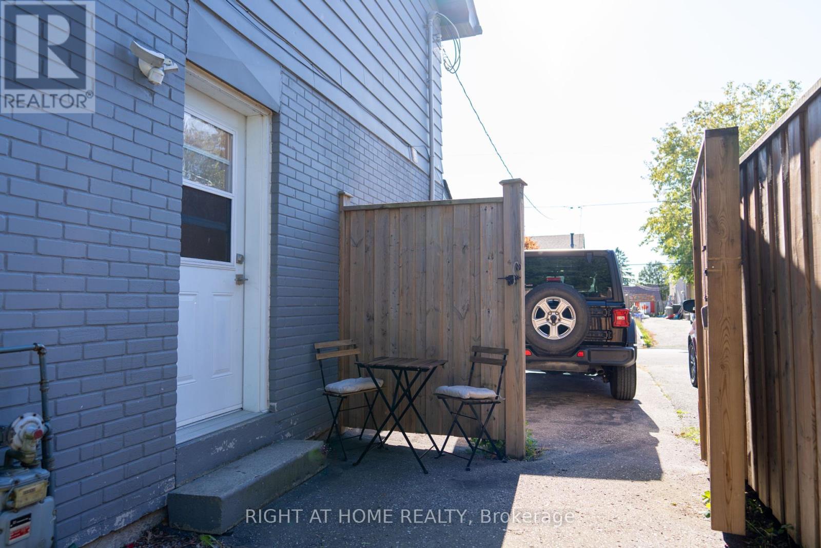 1361 Lakefield Street, Oshawa, Ontario  L1J 3Y8 - Photo 2 - E12427830