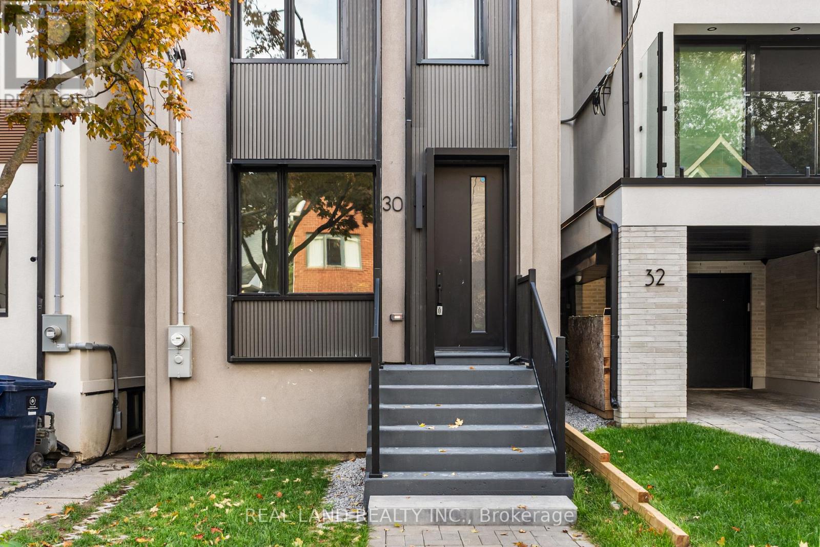 30 Winnifred Avenue, Toronto, Ontario  M4M 2X3 - Photo 3 - E12427836