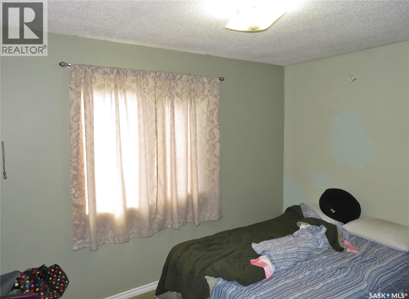 933 Macklem Drive, Saskatoon, Saskatchewan  S7L 4R7 - Photo 5 - SK018397