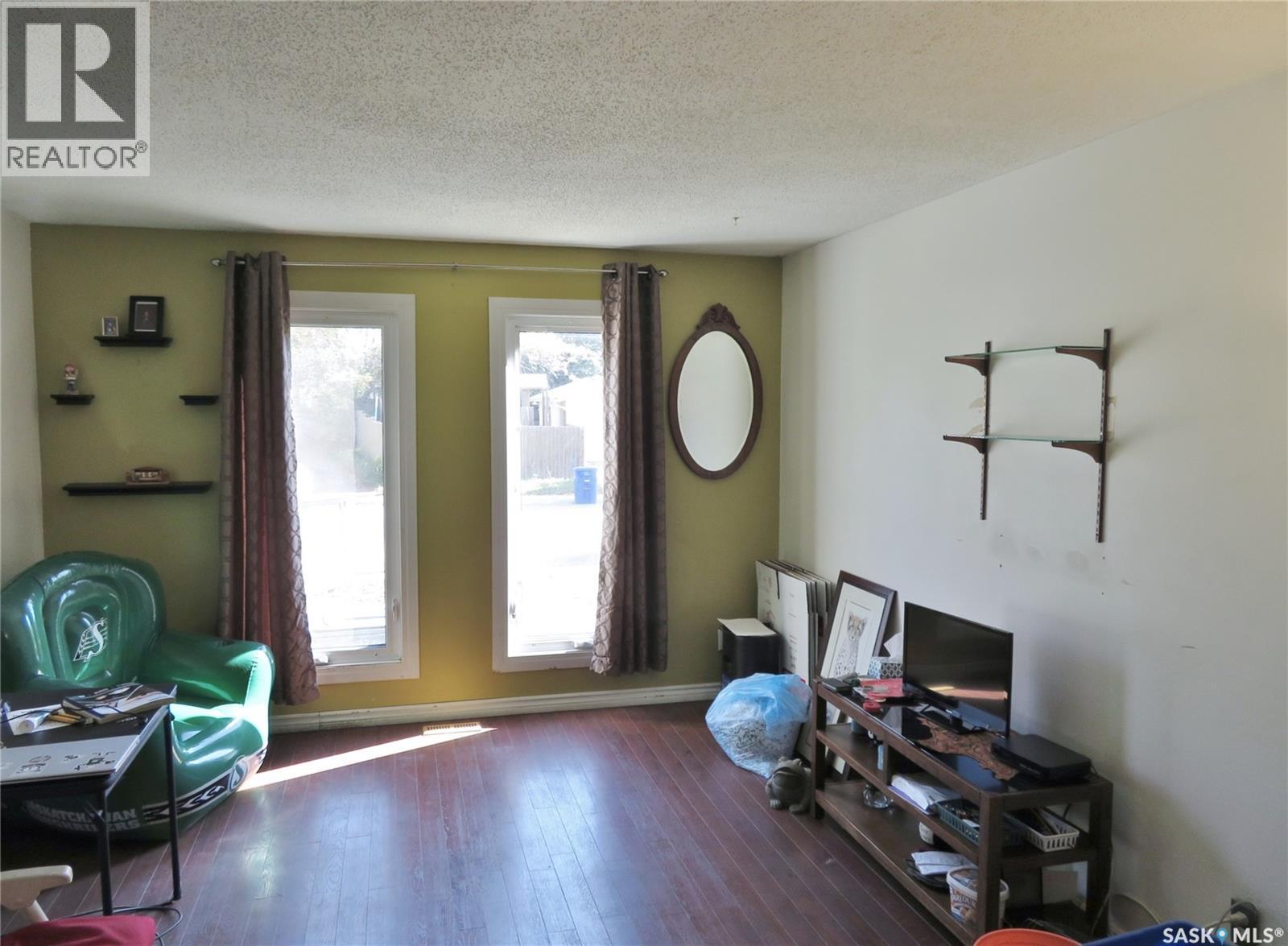 933 Macklem Drive, Saskatoon, Saskatchewan  S7L 4R7 - Photo 2 - SK018397