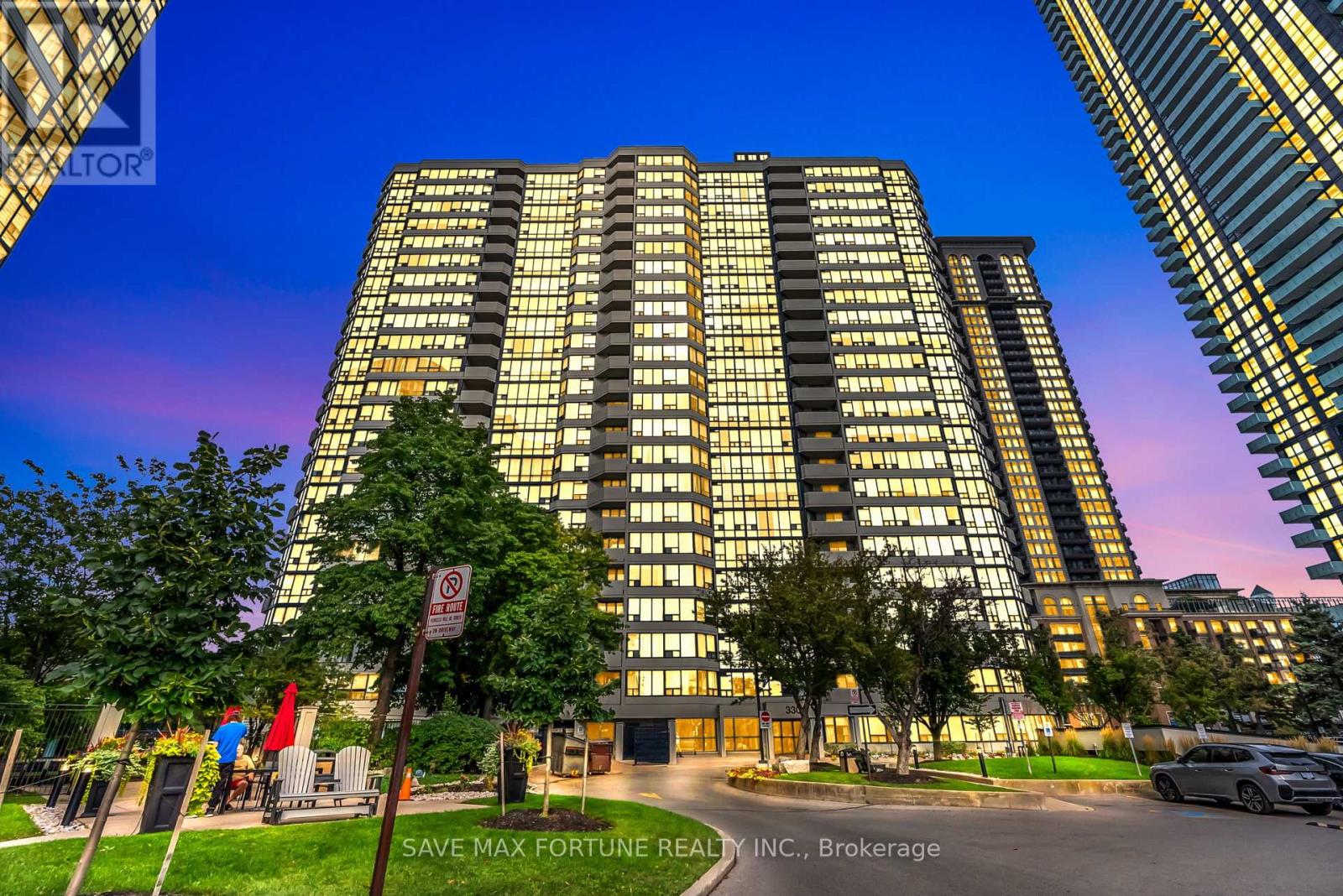1006 - 330 Rathburn Road W, Mississauga, Ontario  L5B 3Y1 - Photo 1 - W12427826