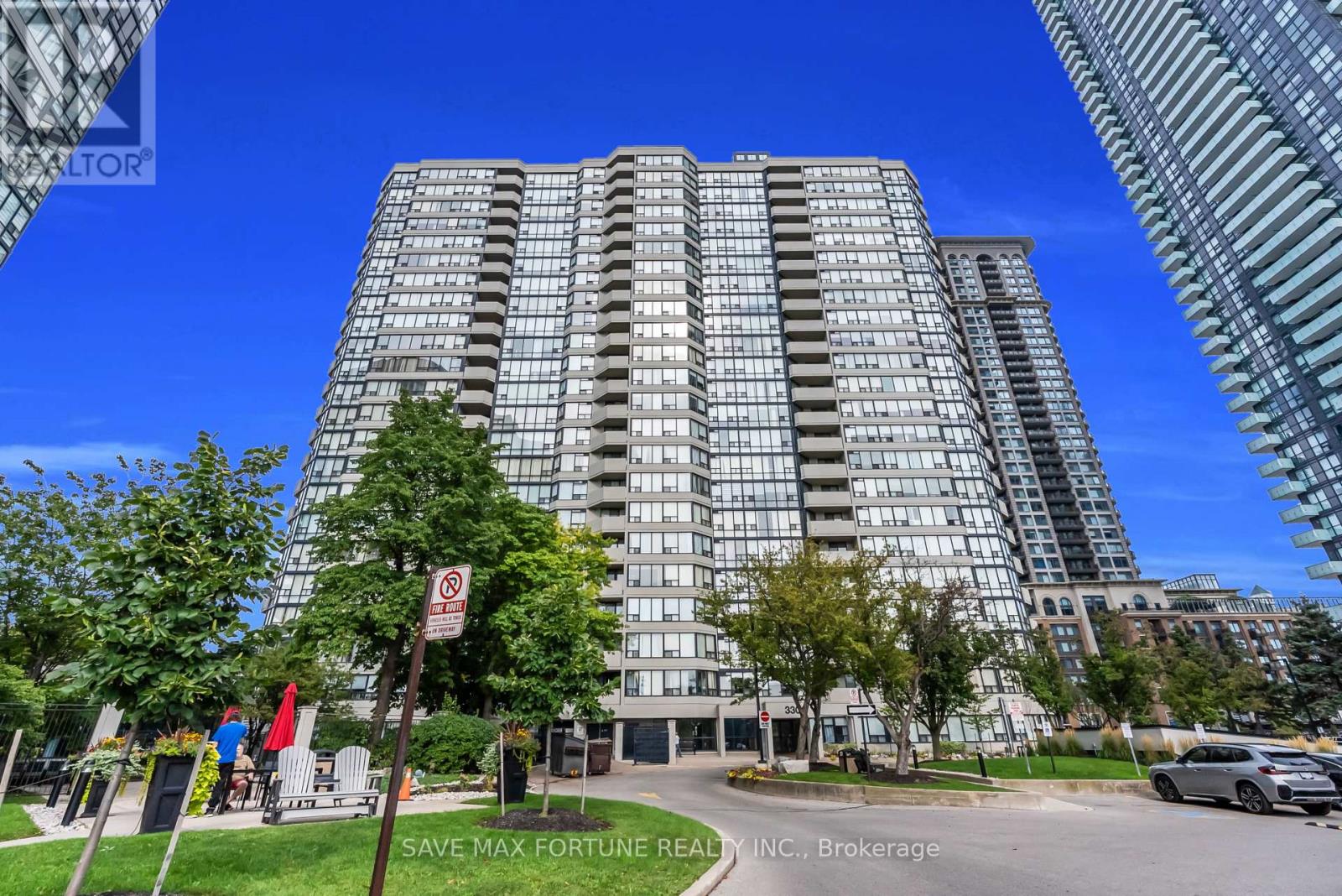 1006 - 330 Rathburn Road W, Mississauga, Ontario  L5B 3Y1 - Photo 2 - W12427826