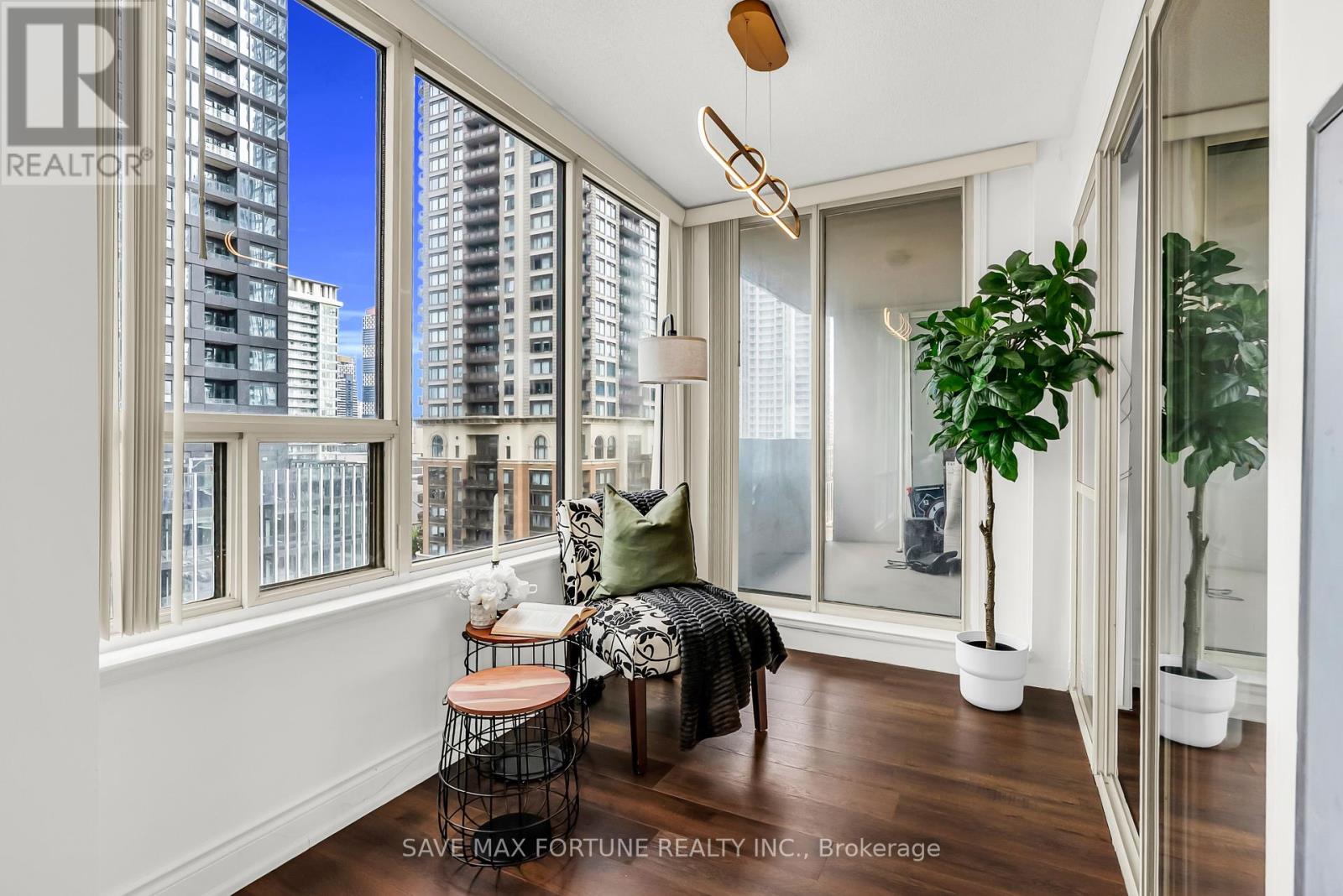 1006 - 330 Rathburn Road W, Mississauga, Ontario  L5B 3Y1 - Photo 28 - W12427826