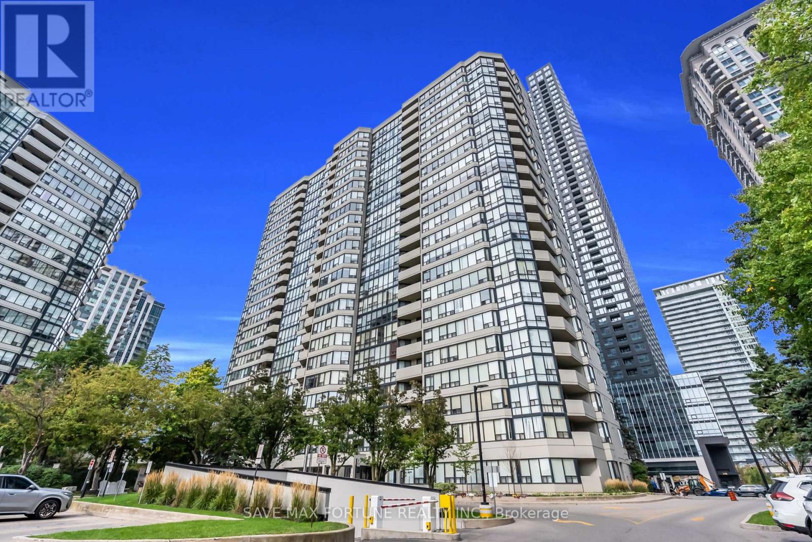 1006 - 330 Rathburn Road W, Mississauga, Ontario  L5B 3Y1 - Photo 3 - W12427826