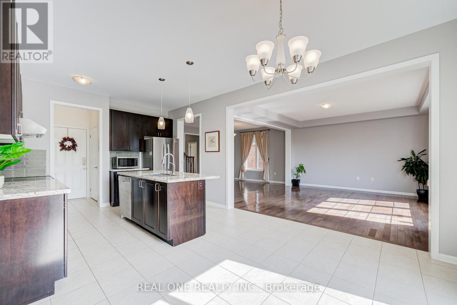 23 Cranston Street, Hamilton, Ontario  L9K 0E3 - Photo 10 - X12427824