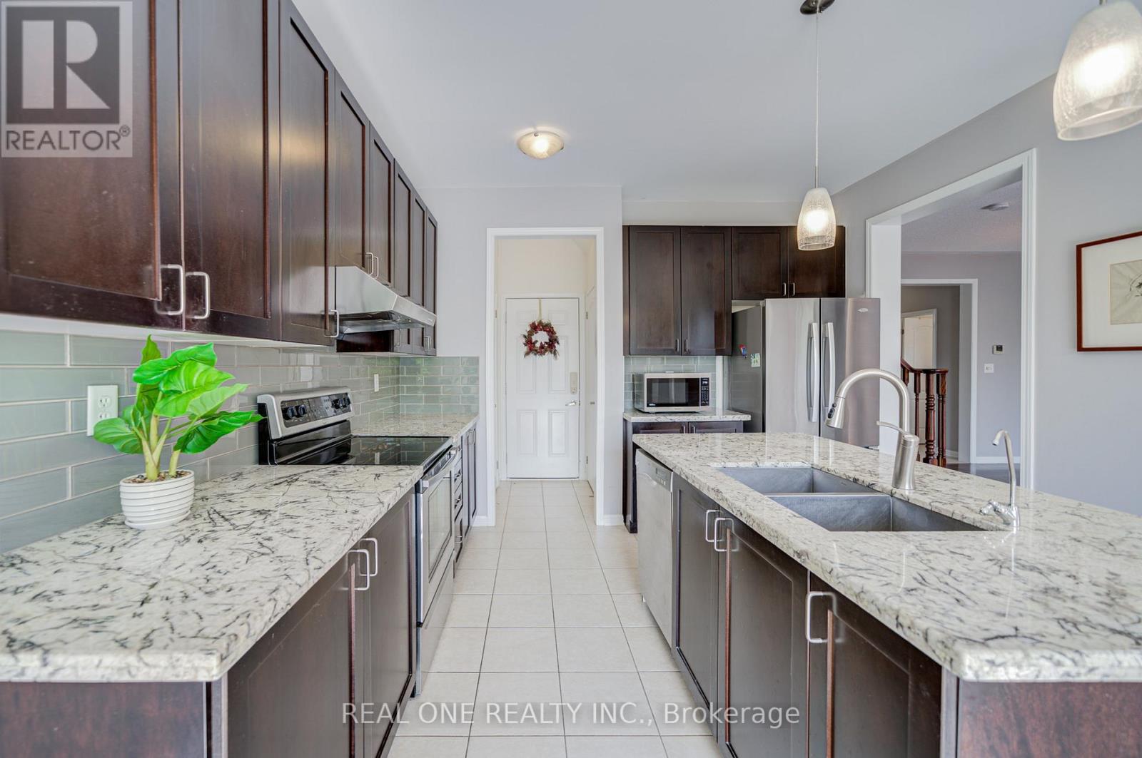 23 Cranston Street, Hamilton, Ontario  L9K 0E3 - Photo 8 - X12427824