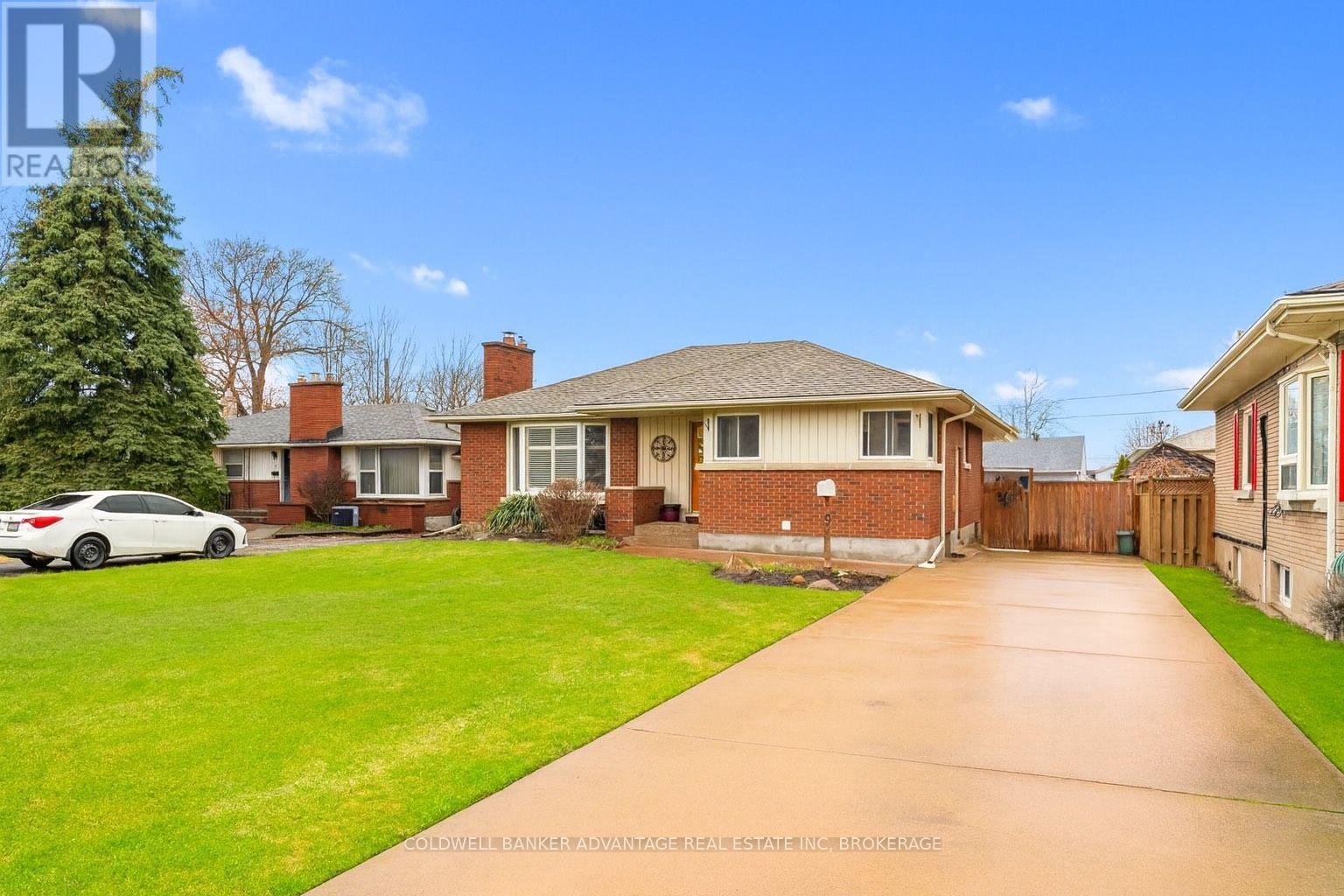 9 Meadowvale Drive, St. Catharines, Ontario  L2N 3Z6 - Photo 1 - X12055441