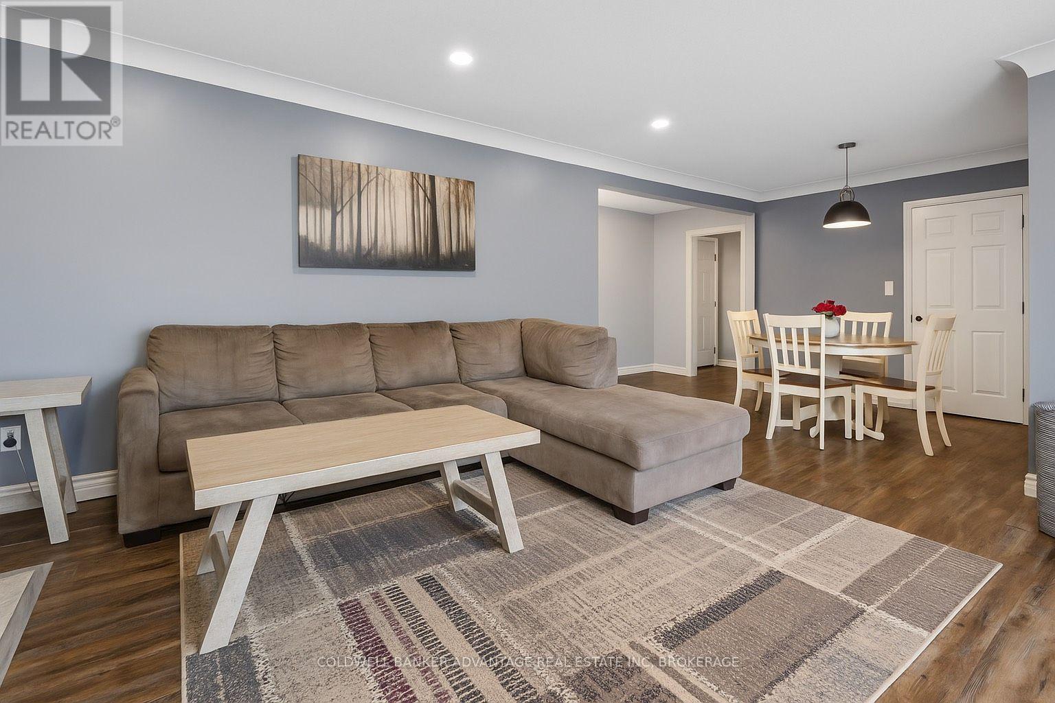 9 Meadowvale Drive, St. Catharines, Ontario  L2N 3Z6 - Photo 11 - X12055441