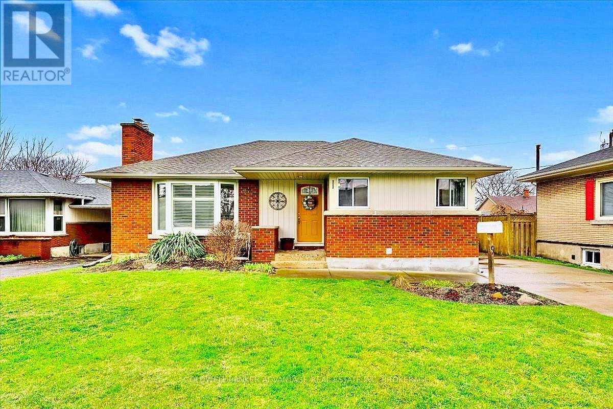 9 Meadowvale Drive, St. Catharines, Ontario  L2N 3Z6 - Photo 2 - X12055441