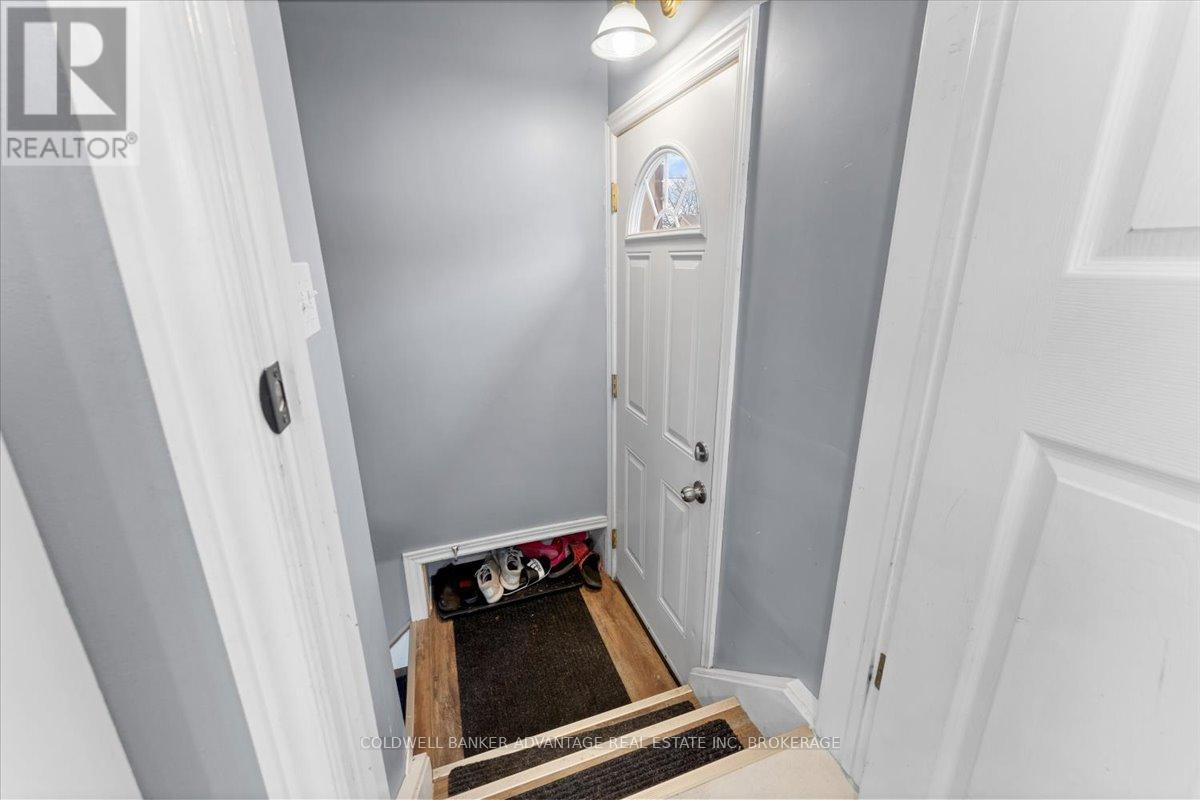 9 Meadowvale Drive, St. Catharines, Ontario  L2N 3Z6 - Photo 21 - X12055441