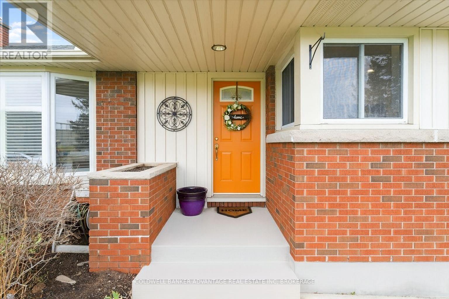 9 Meadowvale Drive, St. Catharines, Ontario  L2N 3Z6 - Photo 3 - X12055441