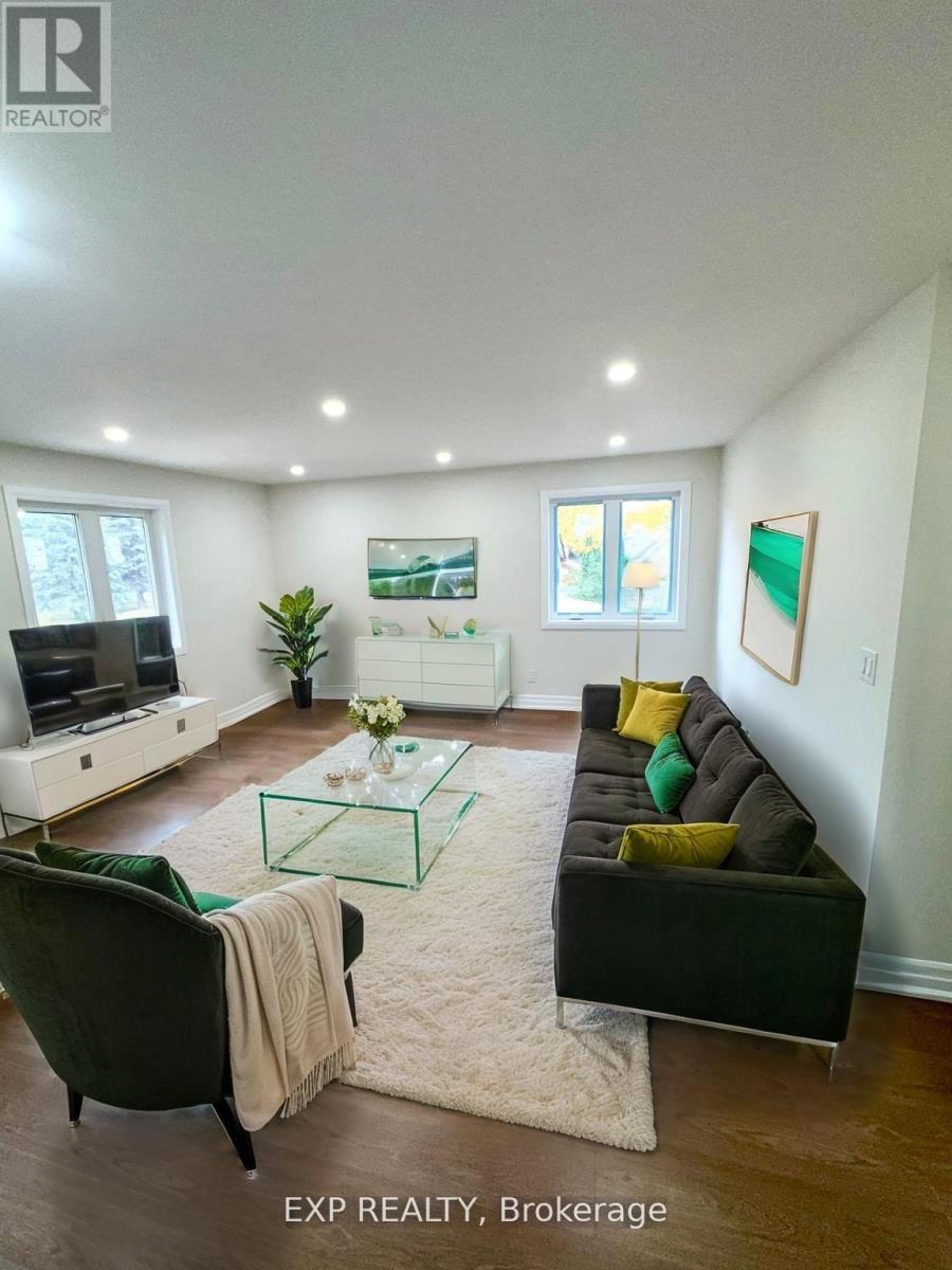 910 WILLIAM BOOTH CRESCENT, Oshawa, Ontario