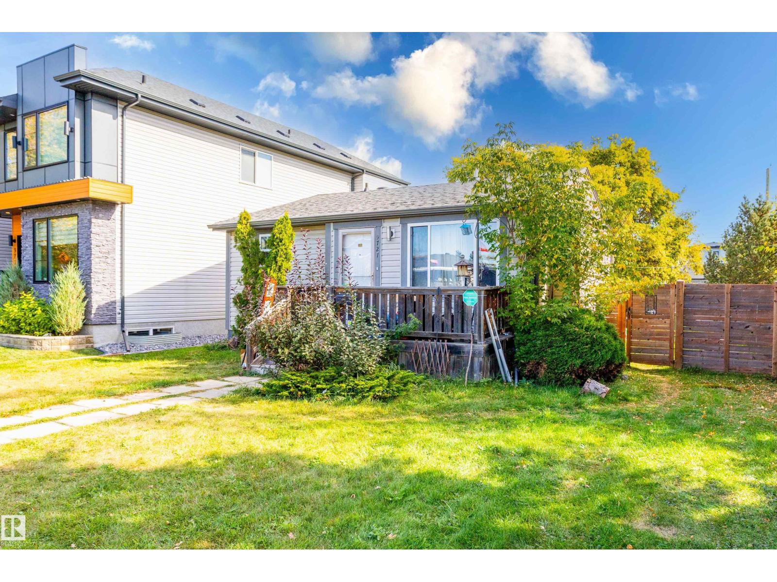 9727 161 St Nw, Edmonton, Alberta  T5P 3H3 - Photo 2 - E4459585