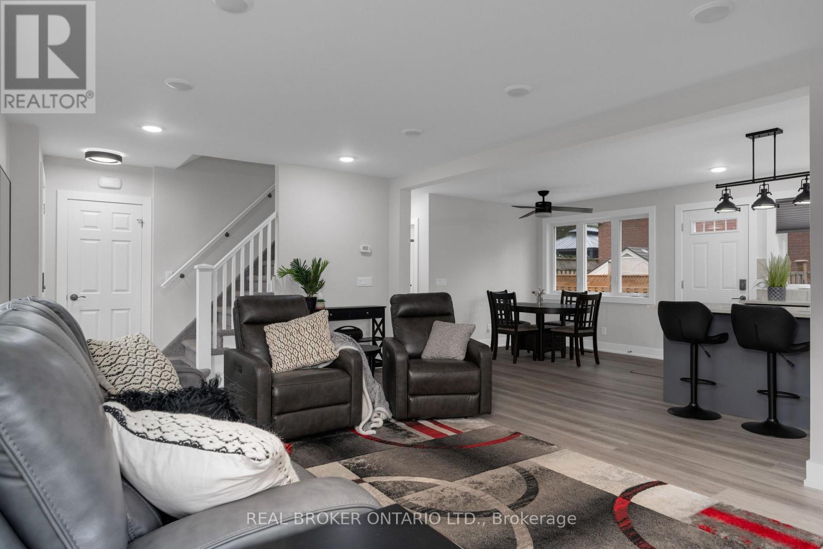 106 Brant Street, Orillia, Ontario  L3V 5P7 - Photo 17 - S12427853