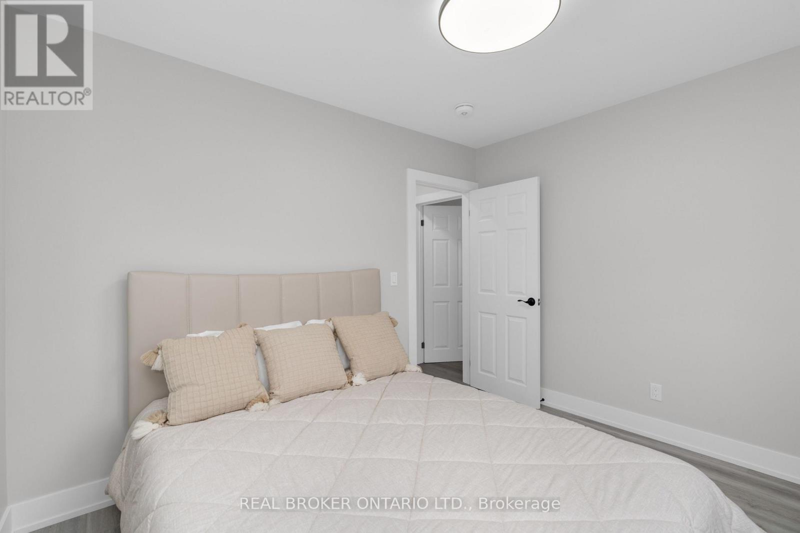 106 Brant Street, Orillia, Ontario  L3V 5P7 - Photo 19 - S12427853