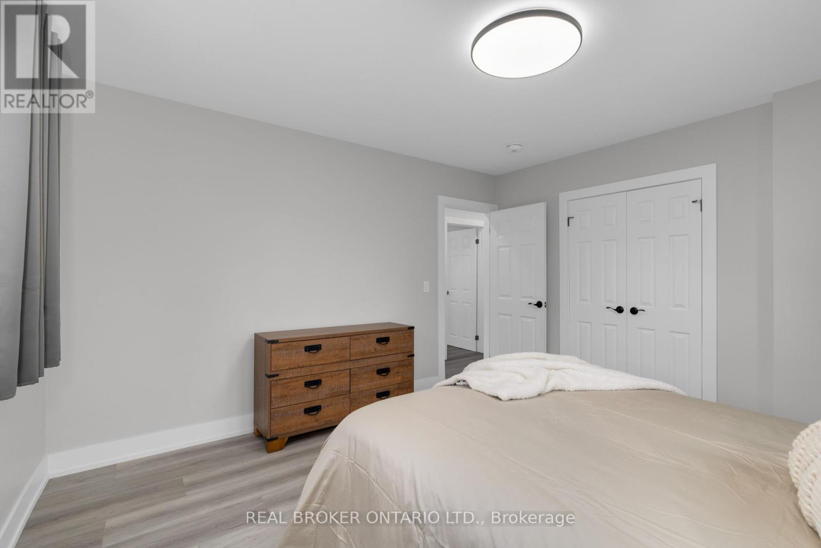 106 Brant Street, Orillia, Ontario  L3V 5P7 - Photo 22 - S12427853