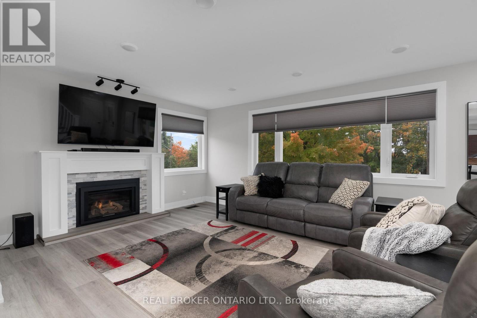106 Brant Street, Orillia, Ontario  L3V 5P7 - Photo 8 - S12427853