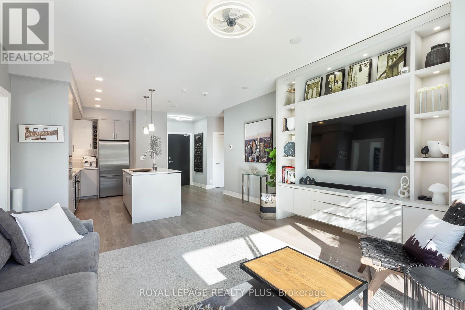 105 - 1575 Lakeshore Road W, Mississauga, Ontario  L5J 0B1 - Photo 2 - W12427850