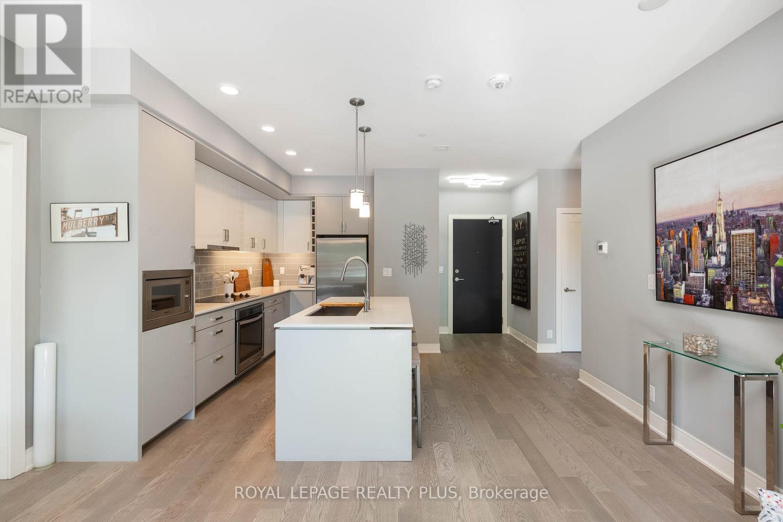 105 - 1575 Lakeshore Road W, Mississauga, Ontario  L5J 0B1 - Photo 3 - W12427850
