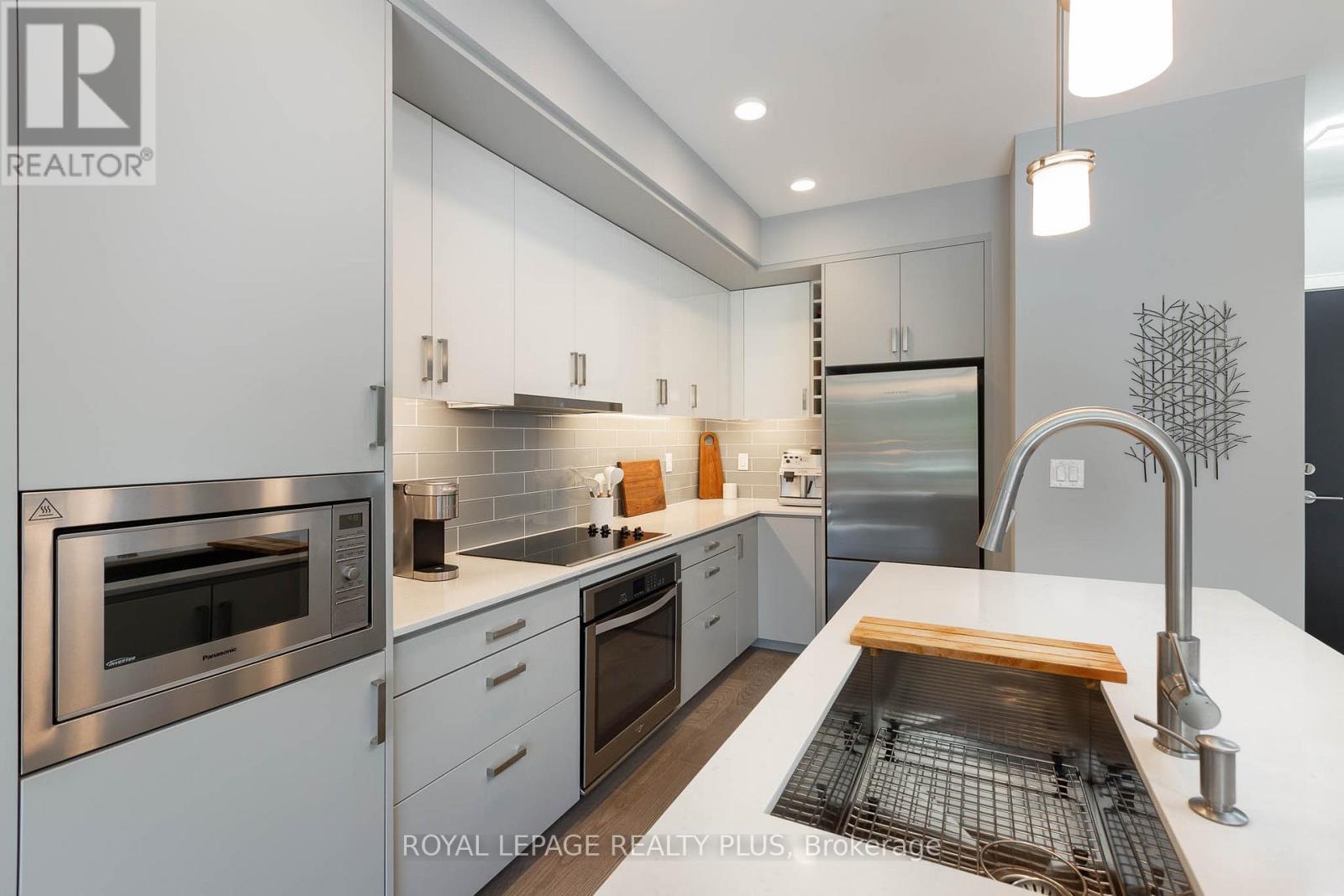 105 - 1575 Lakeshore Road W, Mississauga, Ontario  L5J 0B1 - Photo 4 - W12427850