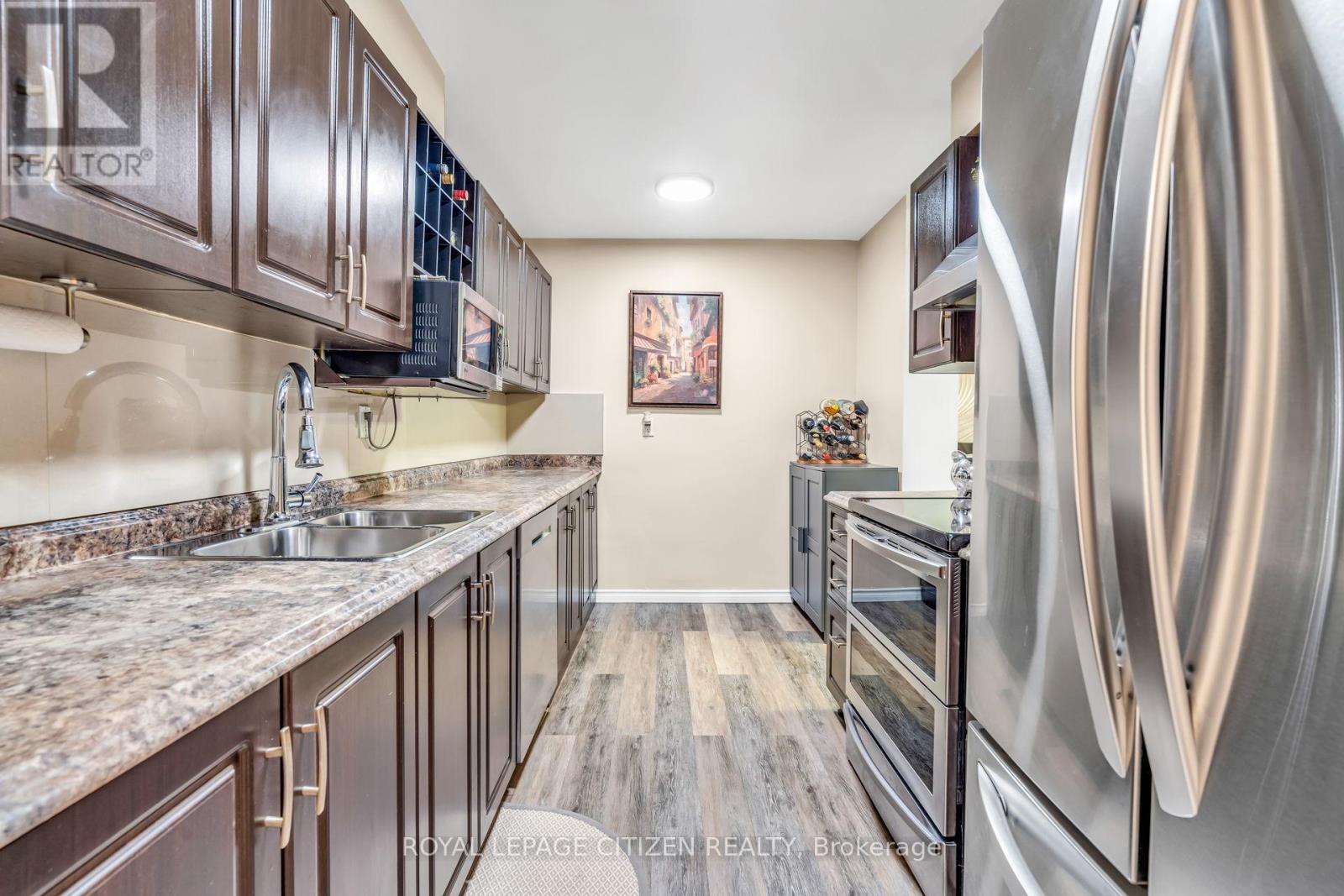 410 - 61 Richview Road, Toronto, Ontario  M9A 4M8 - Photo 8 - W12427851