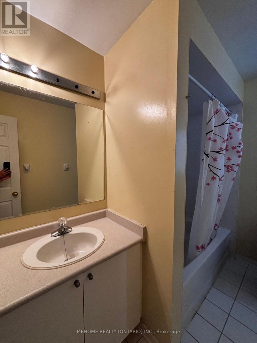 5289 Bushelgrove Circle, Mississauga, Ontario  L5M 6C6 - Photo 12 - W12423970