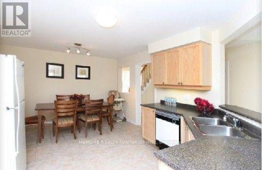 5289 Bushelgrove Circle, Mississauga, Ontario  L5M 6C6 - Photo 5 - W12423970