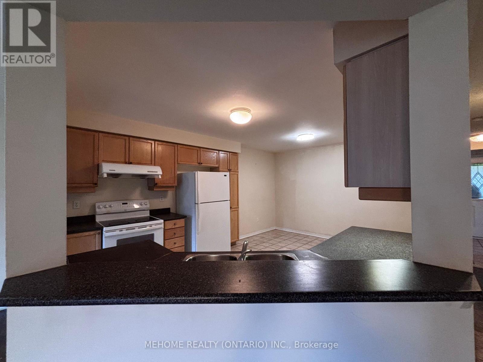 5289 Bushelgrove Circle, Mississauga, Ontario  L5M 6C6 - Photo 6 - W12423970