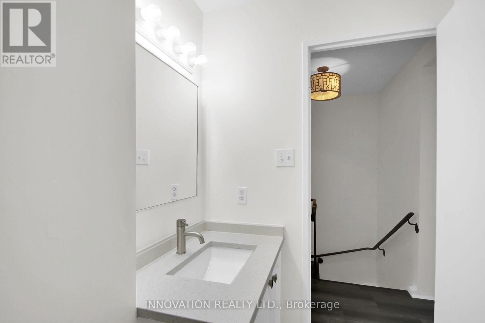 - - 26 Corley Private, Ottawa, Ontario  K1V 8T7 - Photo 3 - X12427856