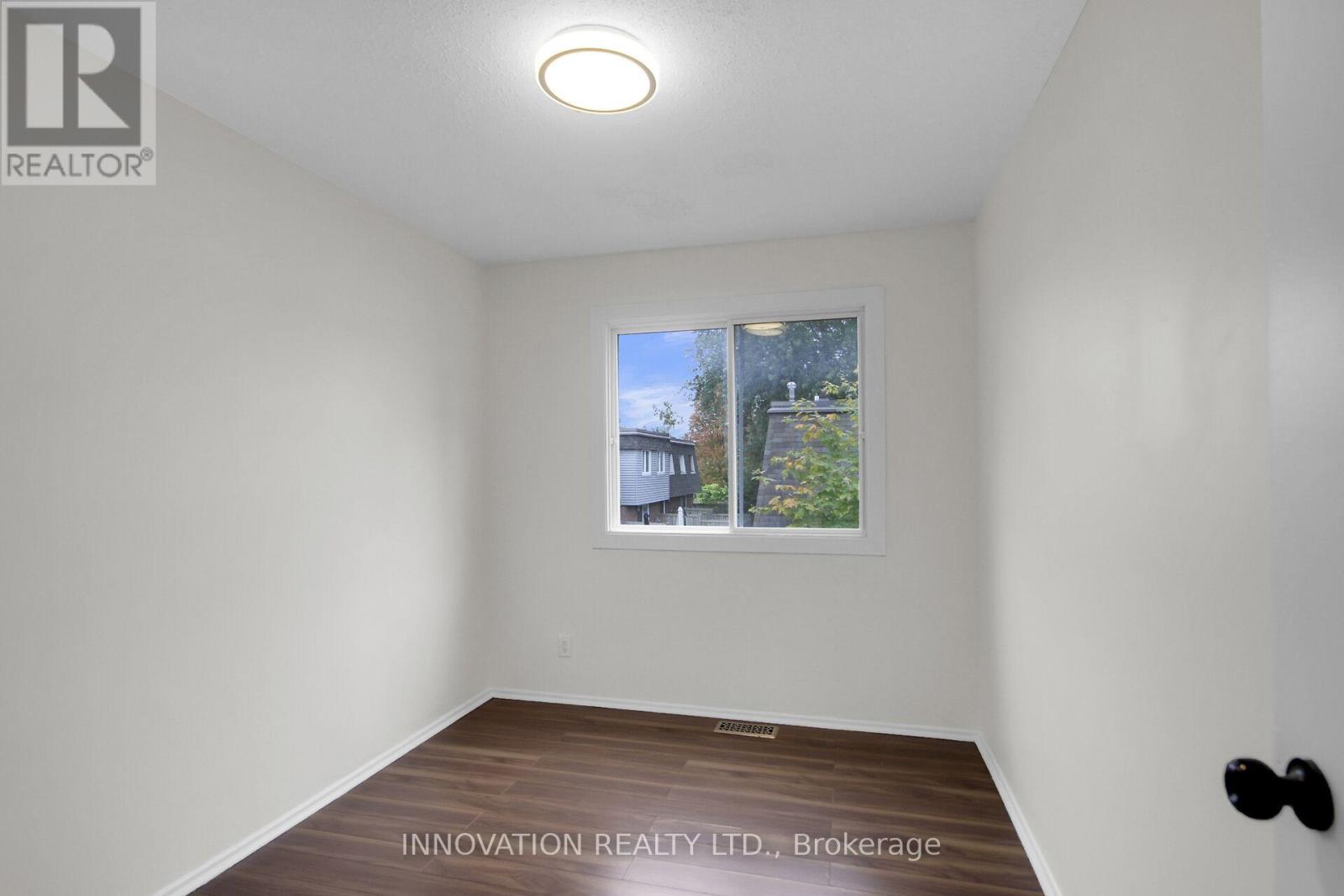 - - 26 Corley Private, Ottawa, Ontario  K1V 8T7 - Photo 4 - X12427856