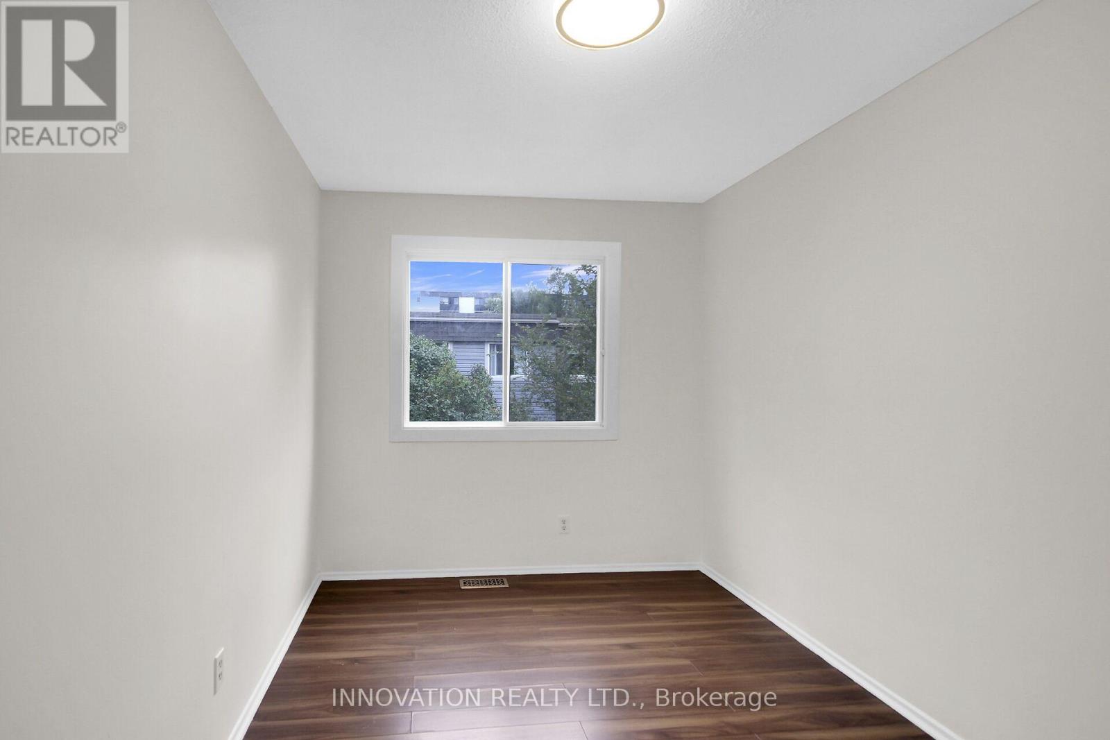 - - 26 Corley Private, Ottawa, Ontario  K1V 8T7 - Photo 5 - X12427856