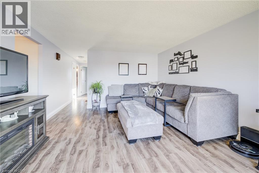 Property at 26 CLUTHE Crescent image 4