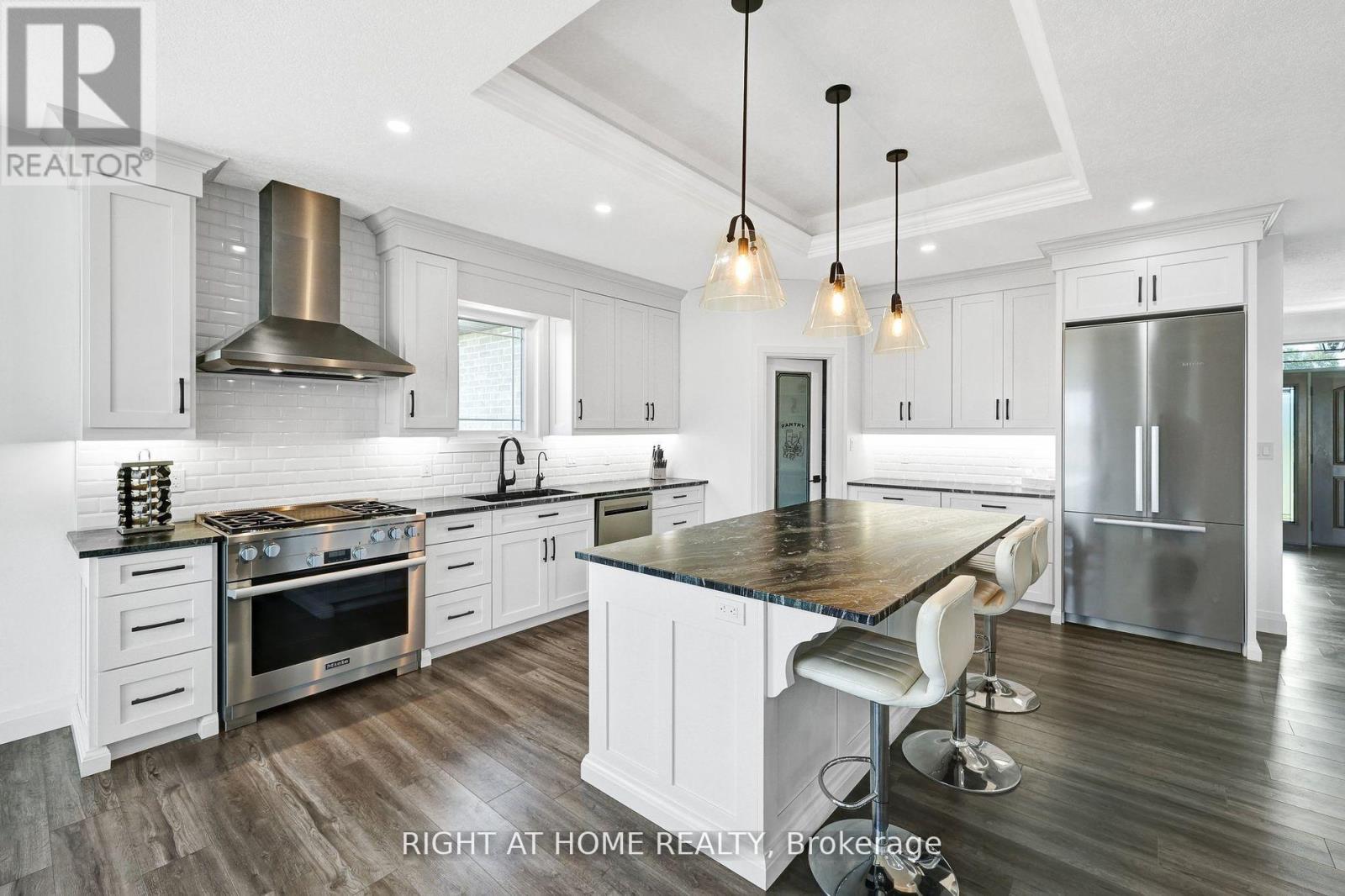 18 August Crescent, Norwich, Ontario  N0J 1R0 - Photo 14 - X12427864