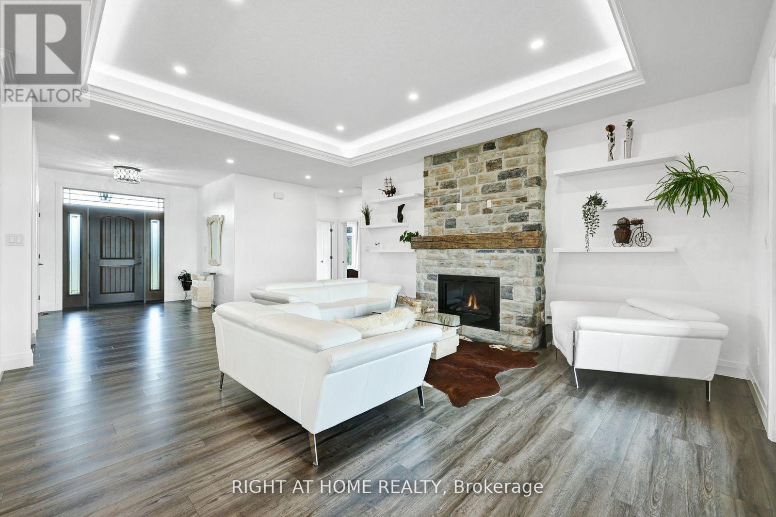18 August Crescent, Norwich, Ontario  N0J 1R0 - Photo 8 - X12427864