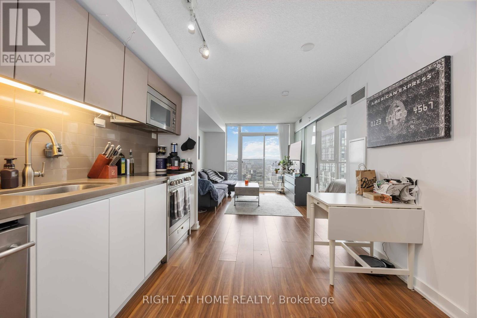 4109 - 85 Queens Wharf Road, Toronto, Ontario  M5V 0J9 - Photo 11 - C12427877