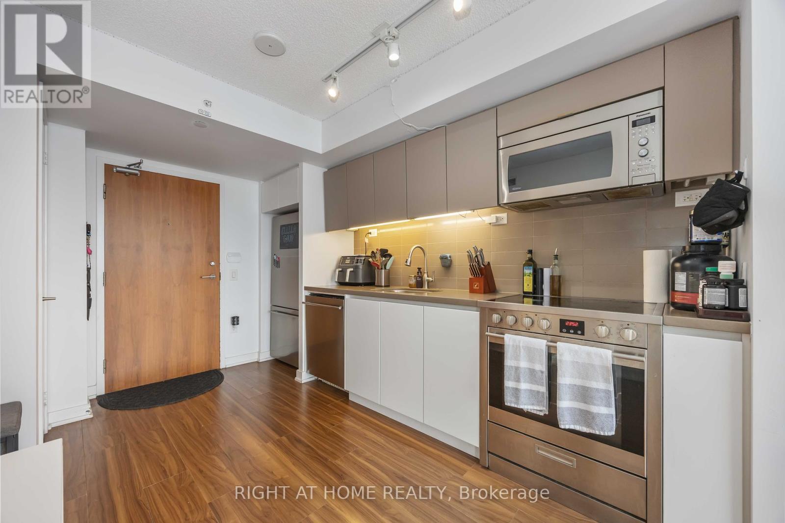 4109 - 85 Queens Wharf Road, Toronto, Ontario  M5V 0J9 - Photo 13 - C12427877