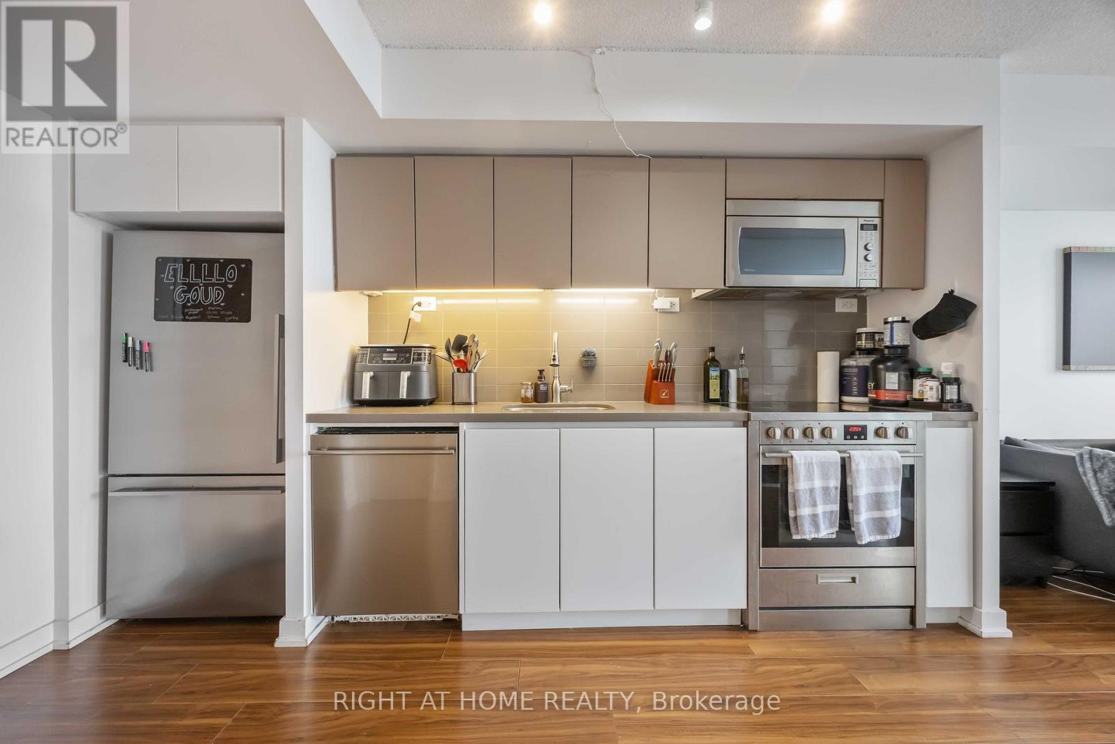 4109 - 85 Queens Wharf Road, Toronto, Ontario  M5V 0J9 - Photo 17 - C12427877